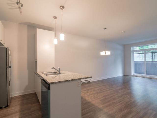 apartment at 1800 Victoria 1800 Victoria Greenfield Park Saint Lambert J4V 1M3
