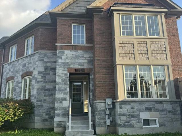 apartment at 19842 LESLIE STREET, East Gwillimbury, Ontario, L0G1R0