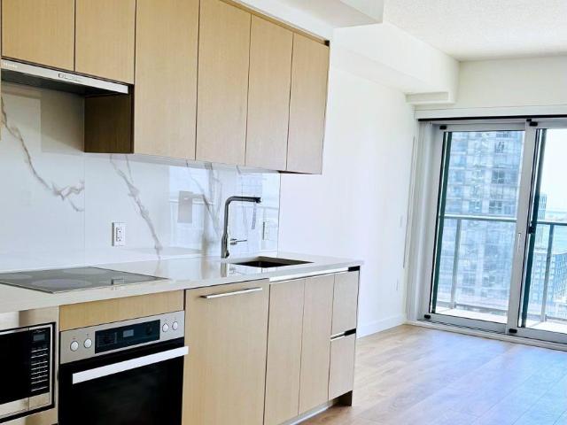 apartment at 1906 1 CONCORD CITYPLACE WAY, Toronto, Ontario, M5V0T5