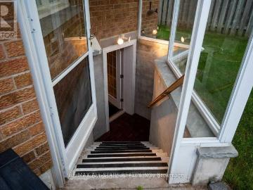 Apartment to rent in Pickering - Parking
