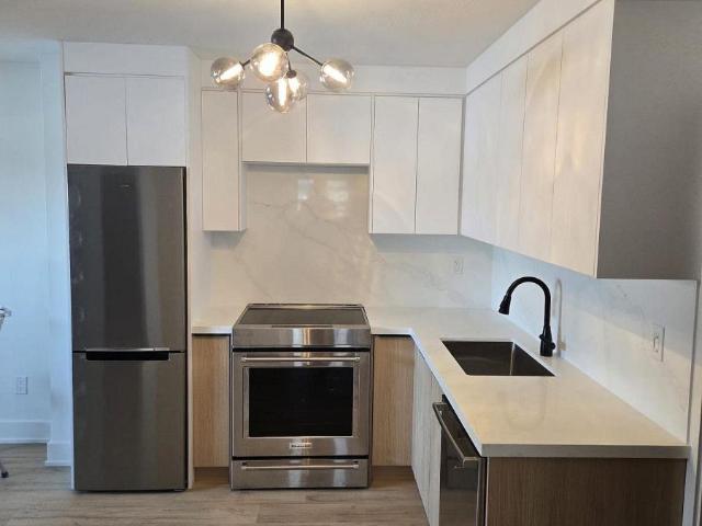 apartment at 1 52 PETER STREET, Mississauga, Ontario, L5H2G8