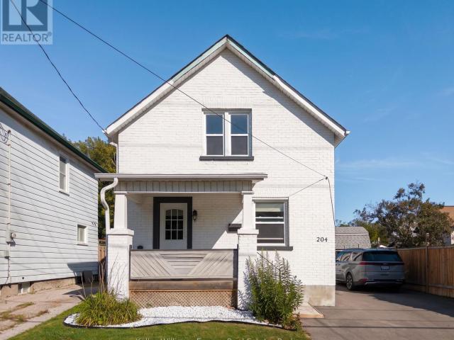 apartment at 204 GIBB STREET