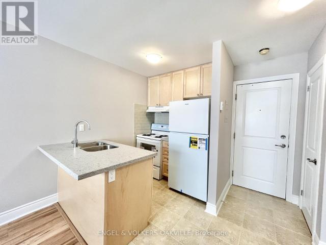apartment at 204 11 THIRTY THIRD STREET, Toronto, Ontario, M8W3G7