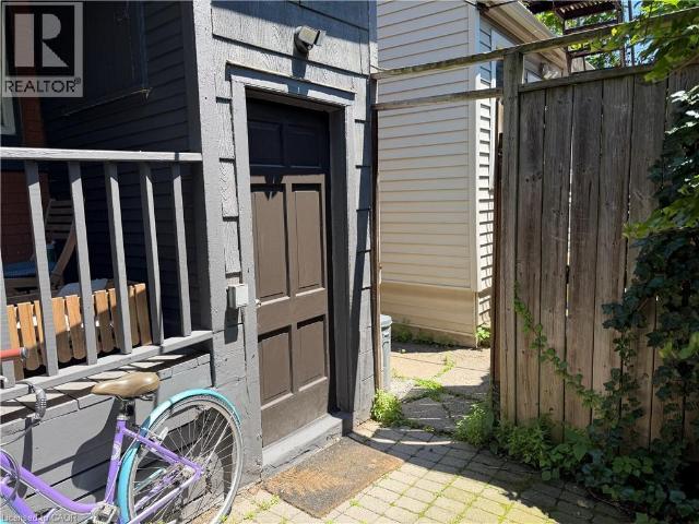 apartment at 207 CHARLTON Avenue W