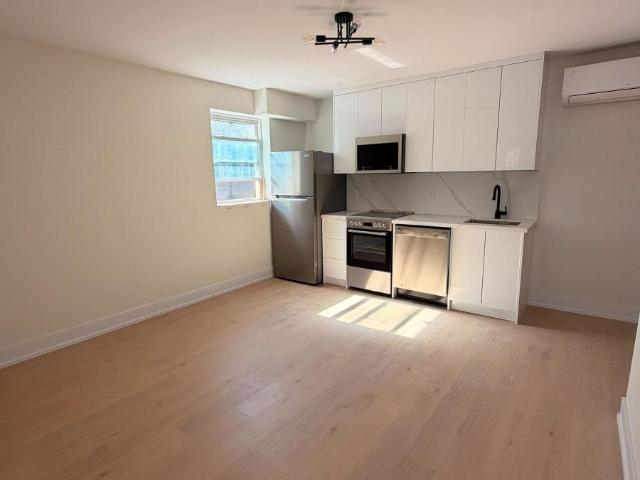 apartment at 201 3384 LAKE SHORE BOULEVARD W, Toronto, Ontario, M8W1M9