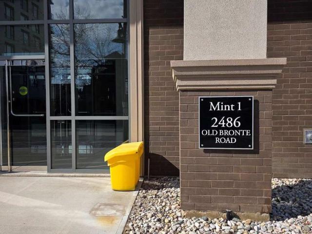 apartment at 202 2486 OLD BRONTE ROAD, Oakville, Ontario, L6M4J2