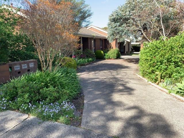 apartment at 2/13 Green Street, Ivanhoe
