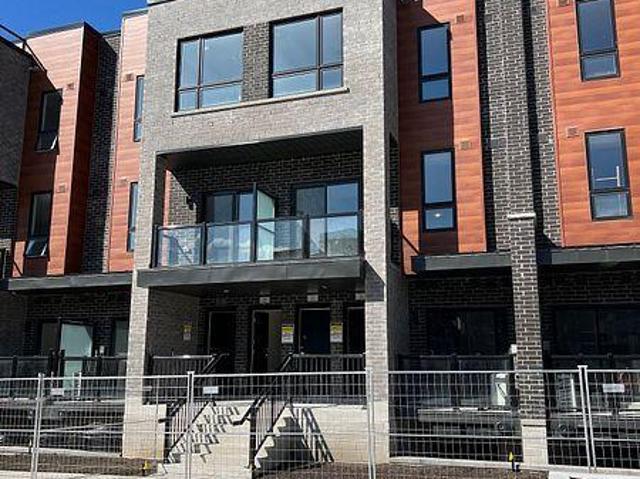 apartment at 21 11 LYTHAM GREEN CIRCLE, Newmarket, Ontario, L3Y0H3