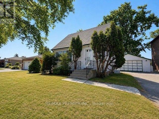 apartment at 21 AURA LEA BOULEVARD, Toronto, Ontario, M9M1K2