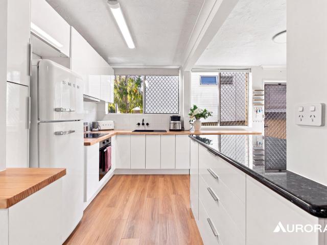 apartment at 2/22 Wooloowin Avenue, Wooloowin, Australia