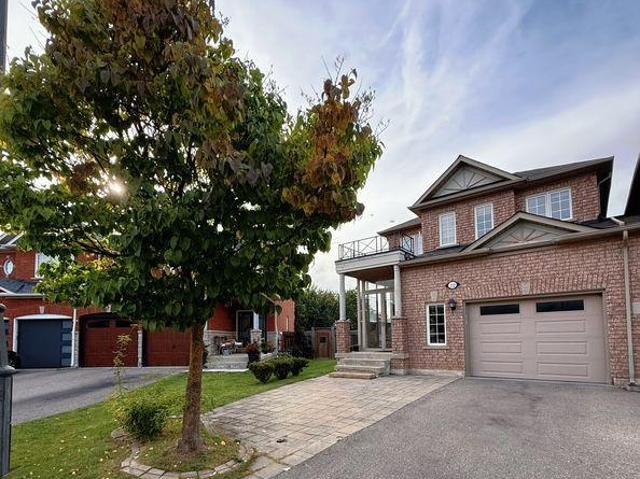 apartment at 22 MATSON COURT, Aurora, Ontario, L4G7W8