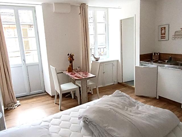 apartment at 23500 FELLETIN