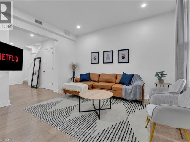 apartment at 237 WEST Avenue N, Hamilton, Ontario, L8L5C8