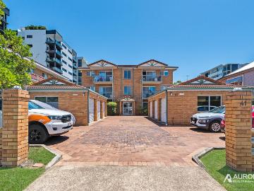apartment at 2/41 Cleveland Street, Greenslopes, Australia