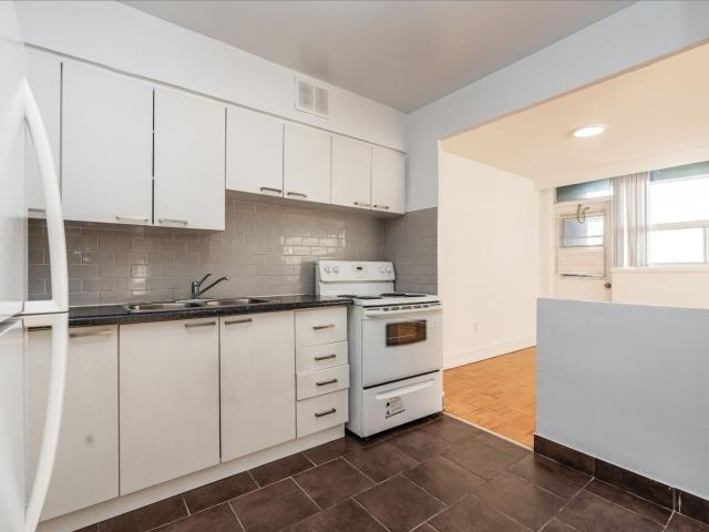 apartment at 265 Dixon Road Etobicoke Toronto M9R 1R7