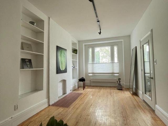 apartment at 2 60 BEVERLEY STREET, Toronto, Ontario, M5T1X9