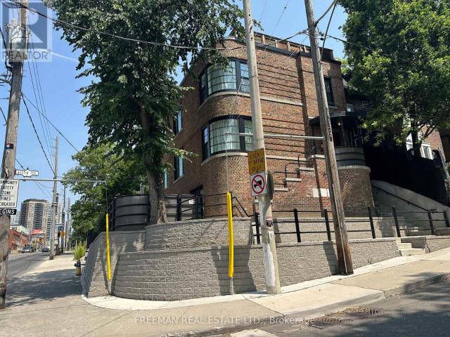 apartment at 2 62 AUSTIN TERRACE, Toronto, Ontario, M5R1Y6