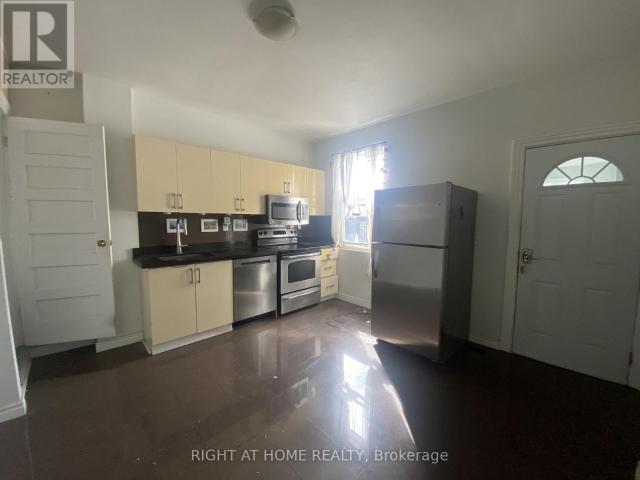 apartment at 2 194 BEATRICE STREET, Toronto, Ontario, M6G3G1