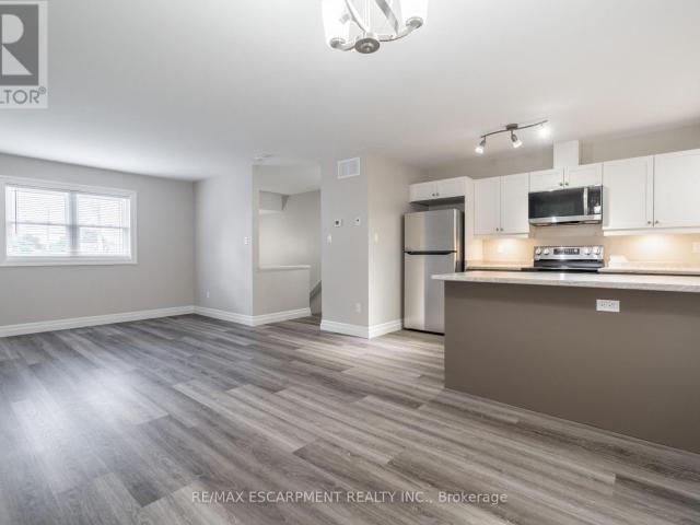 apartment at 2 38 VIEWPOINT AVENUE, Hamilton, Ontario, L8V2S5