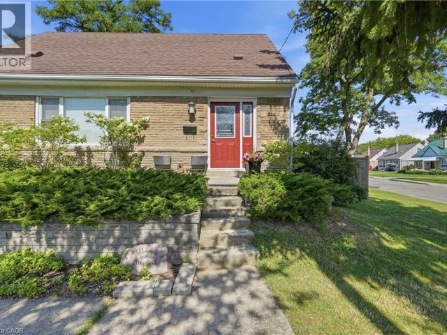 apartment at 2 AINTREE Court, Hamilton, Ontario, L8K4R9