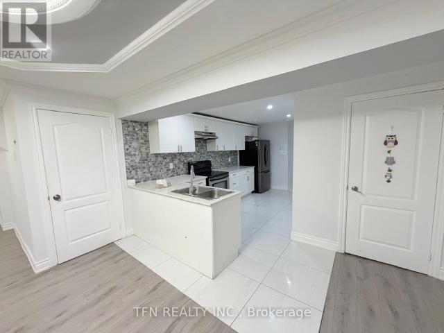 apartment at 2 IRWIN BASEMENT PLACE, Bradford West Gwillimbury, Ontario, L3Z0H7