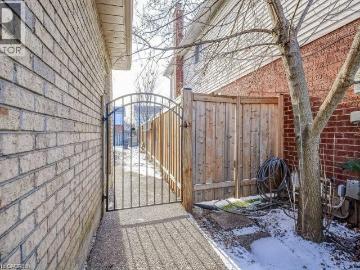Apartment for rent in Halton - Fireplace