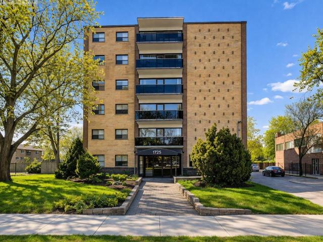 apartment at 301 – 1725 LAWRENCE AVENUE E