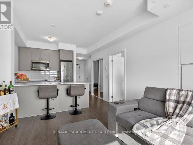 apartment at 302 600 NORTH SERVICE ROAD, Hamilton, Ontario, L8P4A6