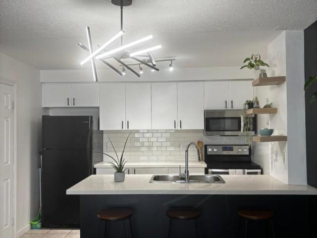 apartment at 302 91 ASPEN SPRINGS DRIVE, Clarington, Ontario, L1C5J9