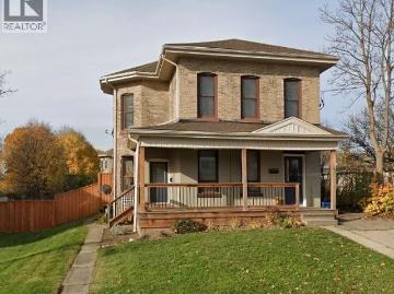 Brantford Town, Ontario - Terrace, Deck