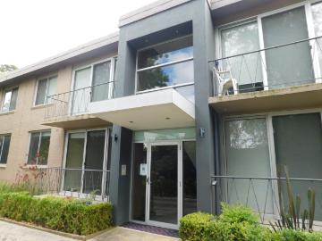 apartment at 3/14 Stradbroke Avenue, Heidelberg