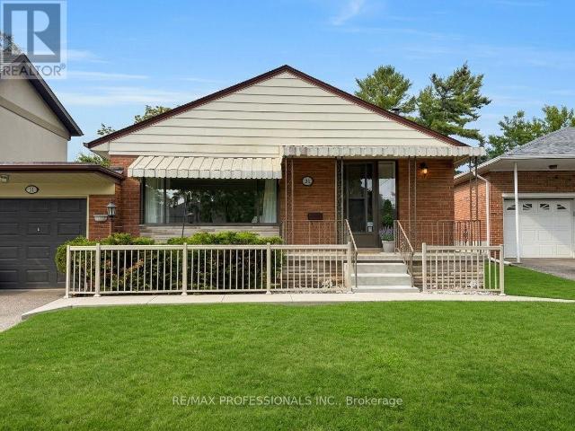 apartment at 31 CHESHIRE DRIVE, Toronto, Ontario, M9B2N7