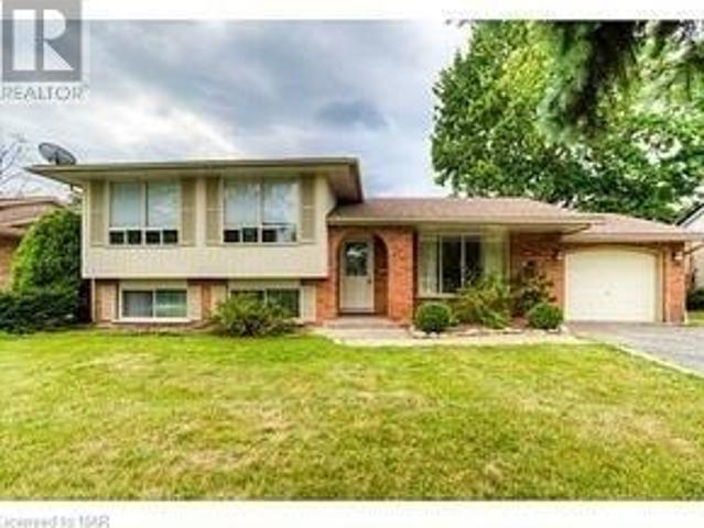 apartment at 3237 CORRY CRESCENT S