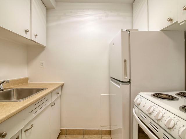 apartment at 3455 Rue Aylmer Milton Park Montreal H2X 2B5