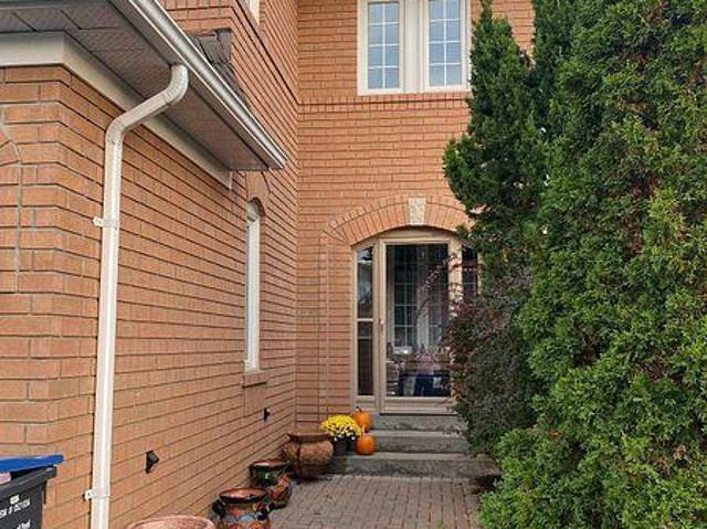 apartment at 39 FIDDLENECK CRESCENT, Brampton, Ontario, L6R1R3