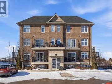 Cambridge, Waterloo, Ontario - Office room