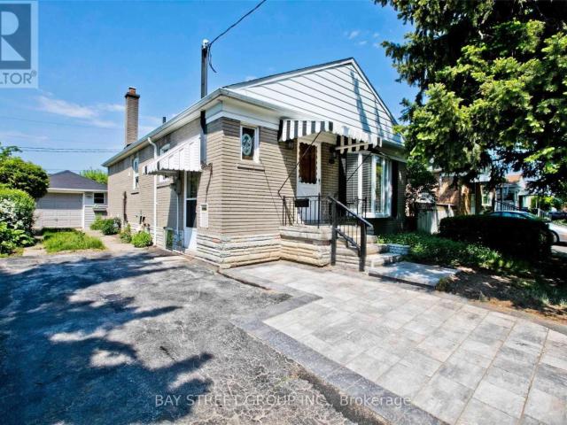 apartment at 40 GREYLAWN CRESCENT, Toronto, Ontario, M1R2V6