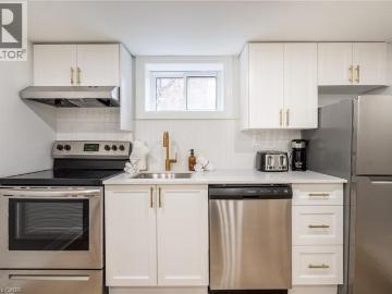 Apartment to rent in Chedoke Park - Parking