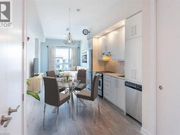 Niagara, Ontario - Patio, Swimming pool