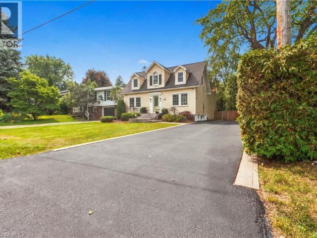 apartment at 40 VALLEYVIEW Drive, Ancaster, Ontario, L9G2A5