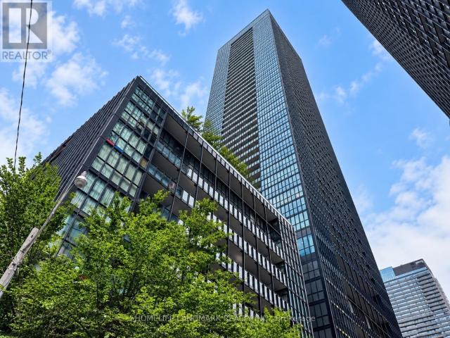apartment at 415 – 101 CHARLES STREET E