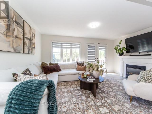 apartment at 44 TINCOMB CRESCENT, Whitby, Ontario, L1R2Y6
