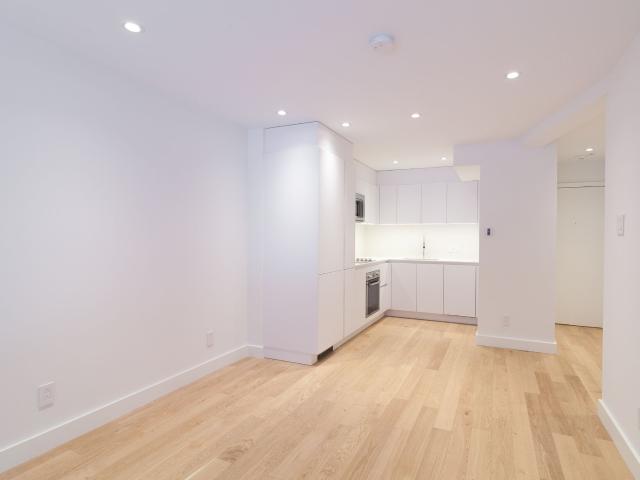 apartment at 4580 Chemin Queen Mary Cote des Neiges Montreal H3W 1W6