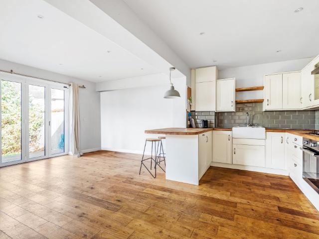 apartment at 4 bedroom house to rent in Long Walk, New Malden KT3