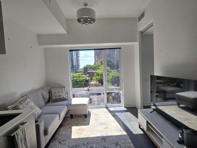 apartment at 512 – 3 GLOUCESTER STREET