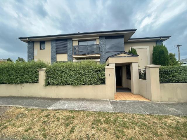 apartment at 5/1 Collins Street, Essendon