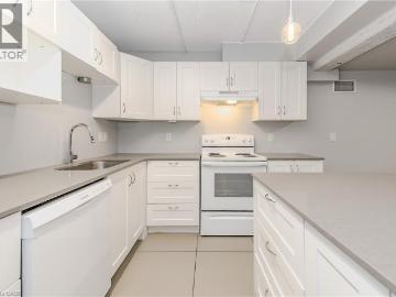 Apartment for rent in Galt, Ontario - Parking