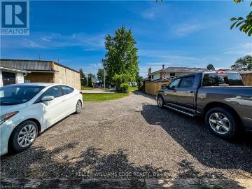 London, Ontario - Garden, Parking