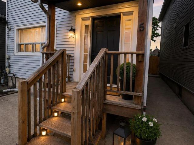apartment at 5 ROWANWOOD STREET, Hamilton, Ontario, L8L7H1