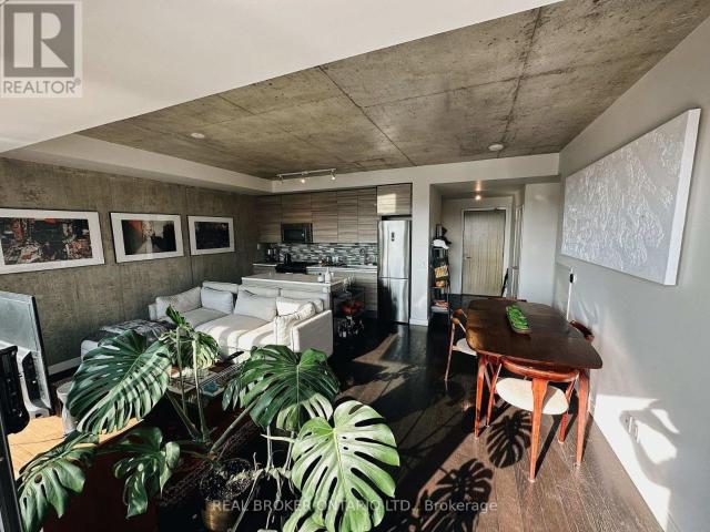 apartment at 605 111 BATHURST STREET, Toronto, Ontario, M5V0M9